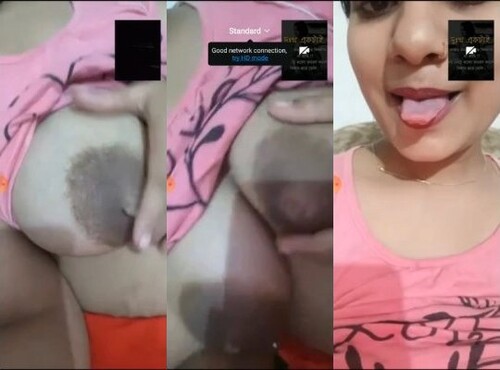 Sexy Indian Mal Shows her Boobs