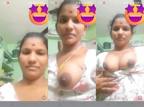 Sexy Indian Bhabhi Shows Boobs