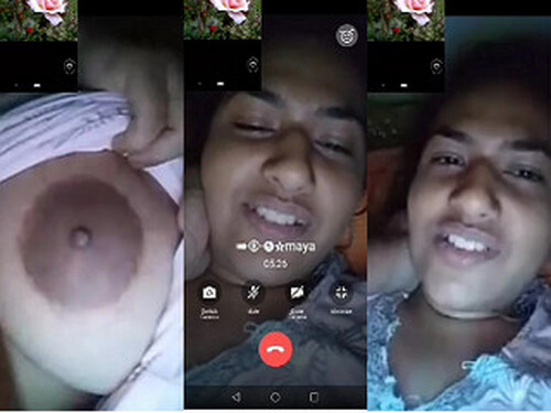 Cute Indian Mall Shows Boobs