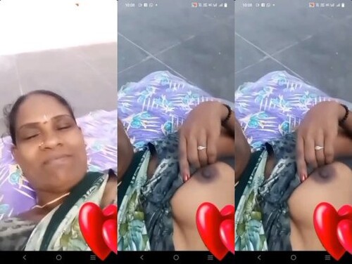 Indian Aunty Shows Boobs On VC