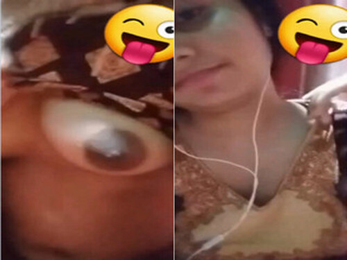 Sexy Indian Mall Shows boobs