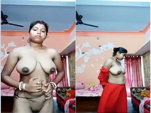 Indian Bhabhi Striping Cloths and Shows nude Body
