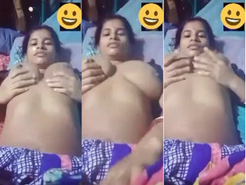 Indian Bhabhi Shows Her Boobs and Pussy