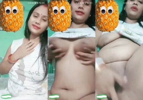 Sexy Indian Bhabhi Shows Boobs and Fingering