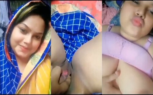 Horny Indian Bhabhi Shows Her Boobs and Pussy