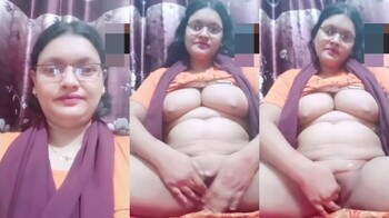 Sexy Indian Mal Shows and Fingering