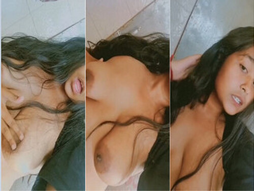 Cute Indian girl Shows her Boobs