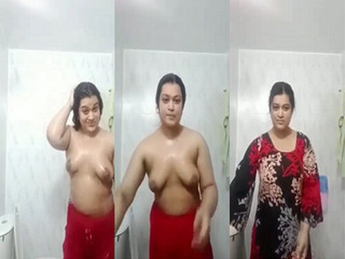 Sexy Indian Girl Bathing