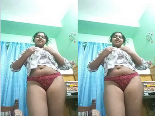 Horny Indian girl Shows Pussy