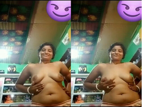 Horny Indian Boudi Shows Her Boobs