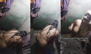 Sexy Indian Bhabhi Bathing Capture