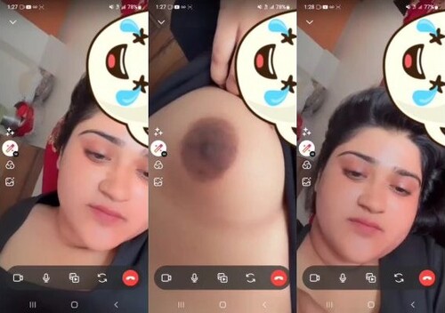 Sexy Indian Girl Shows Her Boobs