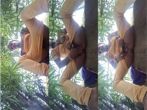 Horny Indian Bhabhi Fingering