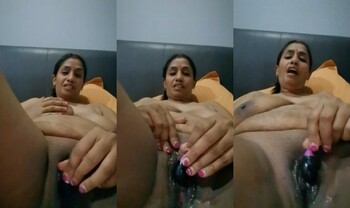 Horny Indian Bhabhi Masturbating
