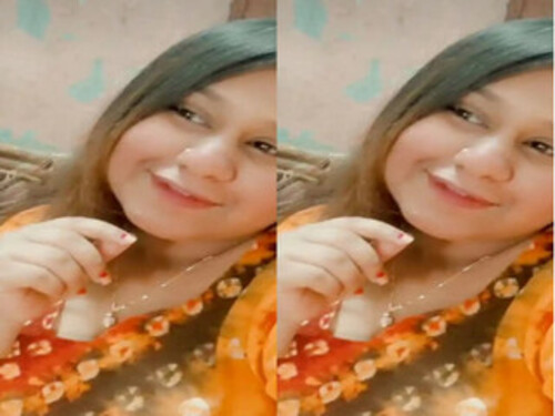 Sexy Indian Mall Shows Big Boobs