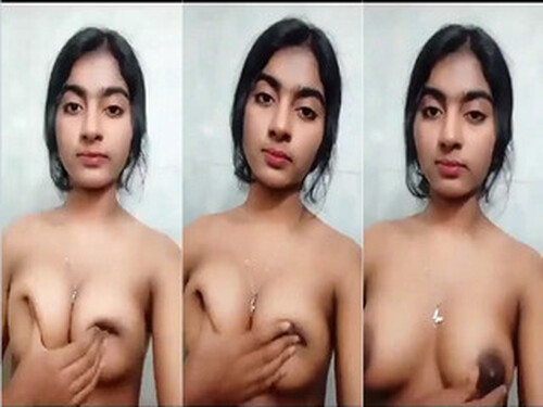 Cute Indian mall Shows Boobs