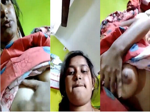 Sexy Indian Girl Play With Her Boobs
