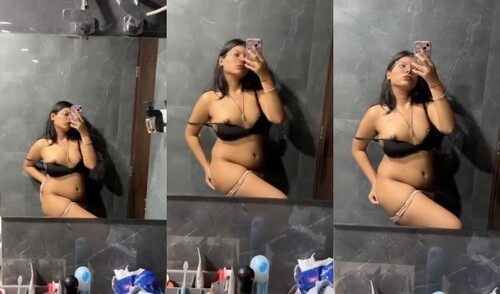 Sexy Indian mall Shows Boobs