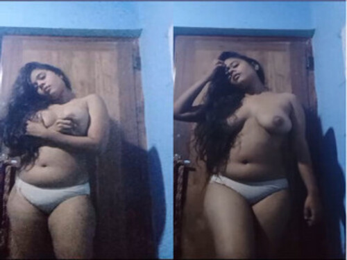 Hot Indian Girl Shows Her Big Boobs