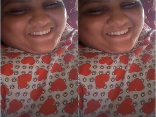 Indian Bhabhi Shows Big Boobs