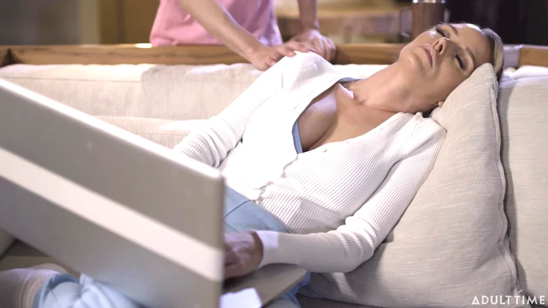 Stepmommy’s Boy – Pervert Teen Convinces Stepmom Pristine Edge to Fuck so She Can Stay Focused on Work