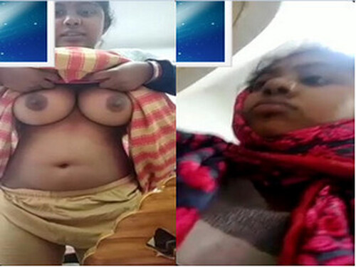 Sexy Indian Bhabhi Shows Boobs