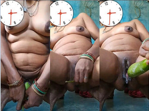 Horny Indian Bhabhi Masturbating