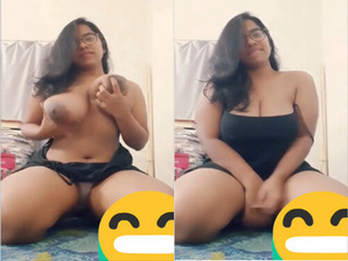 Horny Indian Mall Shows Big Boobs
