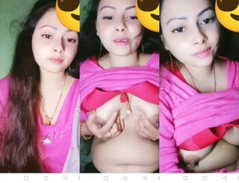 Sexy Indian Mal Shows Boobs