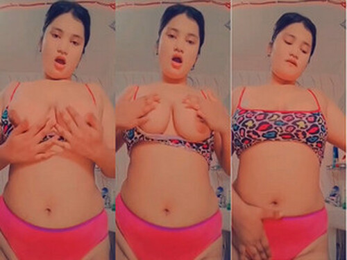 Horny Indian Girl Play With Boobs