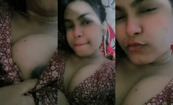 Indian girl Shows Boobs