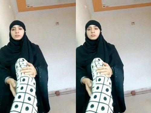 Horny Paki Girl Shows Nude Body and Masturbating Part 4