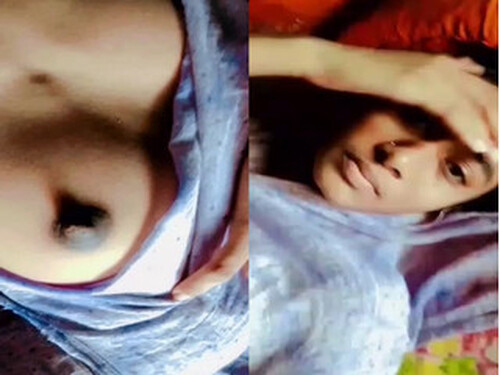 Cute Indian girl Shows Boobs For Lover