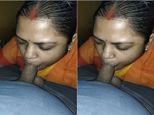 Indian Bhabhi Sucking Dick