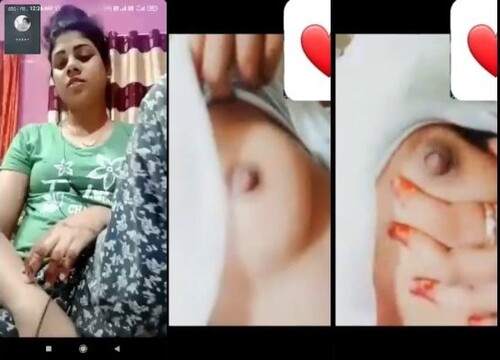 Sexy Indian Mal Shows Boobs