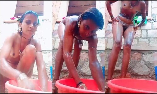 Indian Vlg Bhabhi Bathing