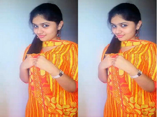 Indian Girl Shows Boobs