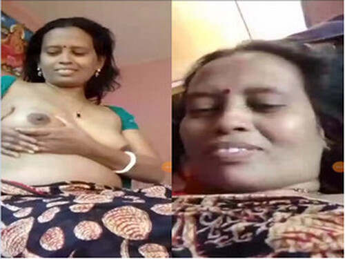 Horny Bhabhi Shows boobs and Pussy On VC