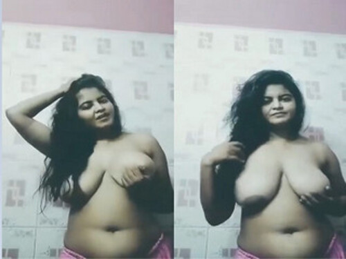 Sexy Indian Girl Shows Her Big Boobs (Updates)