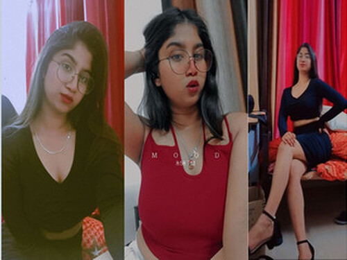Sexy Indian Girl Shows her Boobs