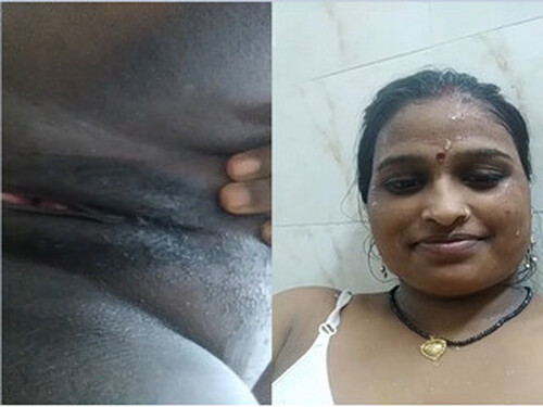 Horny Indian Bhabhi Shows Pussy