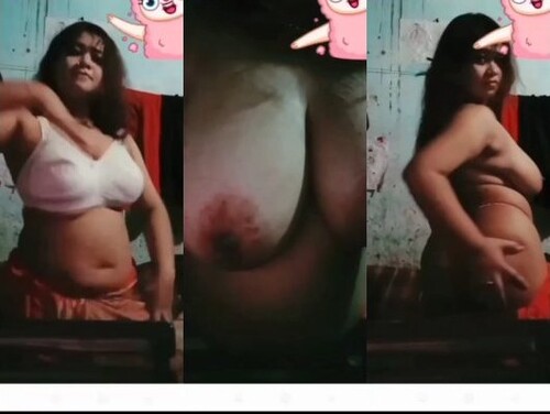 Sexy Indian girl Dancing and Shows Big Boobs