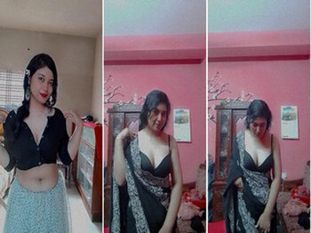 Beautiful Indian Sexy Figure Girl Pressing Boobs Fingering