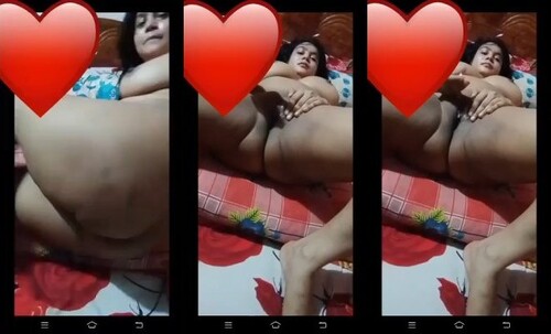 Horny Indian Girl Shows Nude Body and Fingering