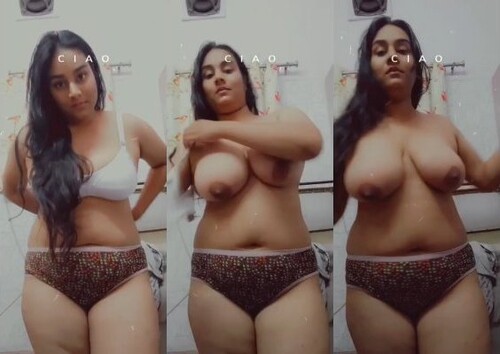 Indian girl Shows Her Big Boobs