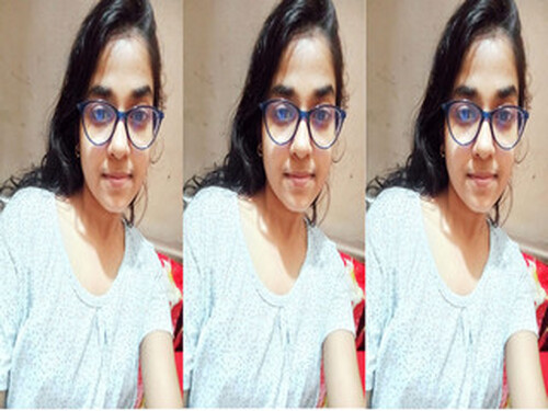 Cute Indian girl Shows Boobs