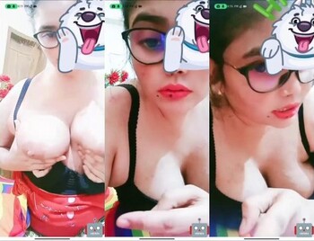 Horny Indian mal Shows Boobs