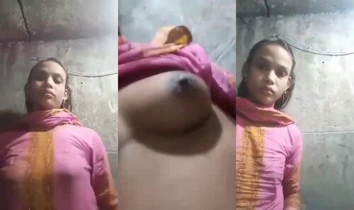Horny Indian Girl Fingering and Shows Boobs
