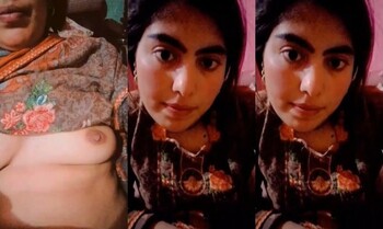 Sexy Bhabhi Shows her Boobs
