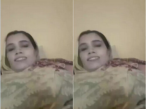 Paki Aunty Shows Pussy